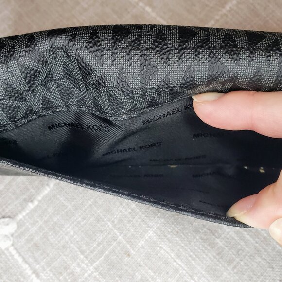 MICHAEL Michael Kors Fulton Carryall Wallet - Black and Grey Logo Leather - Picture 6 of 12